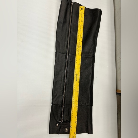 Harley-Davidson® Men's Bar & Shield Stock Leather Chaps 98090-06VM Size S EUC - Picture 14 of 16